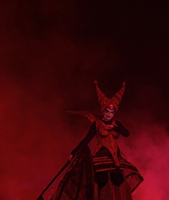 rotlicht. | invasion. [1|2] erst nur eine ...