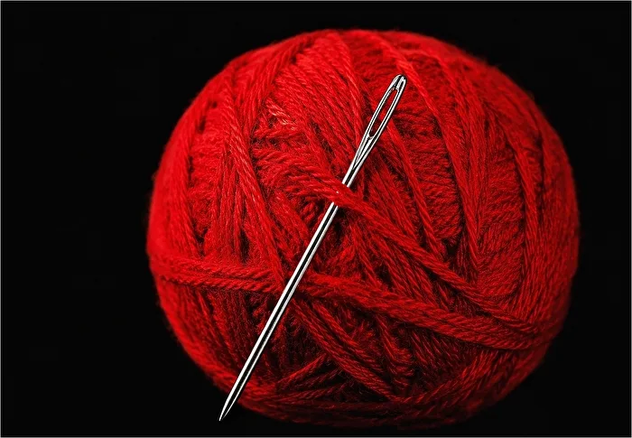 Pelote de laine rouge - IA