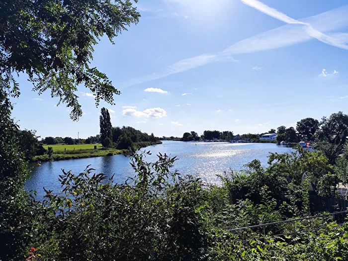 es glitzert auf der Saale