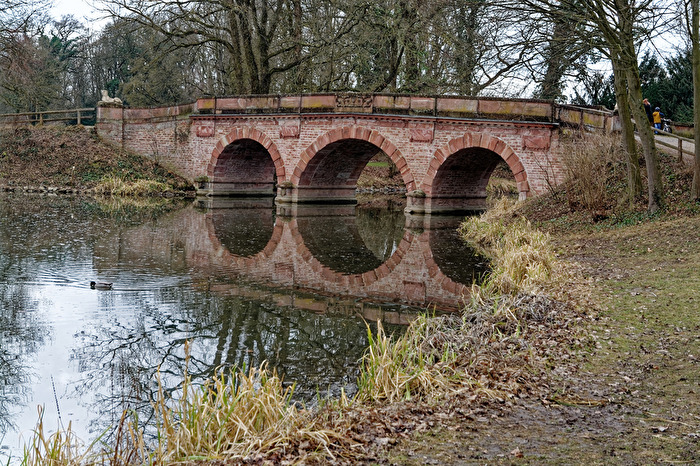 Die Rote Brücke