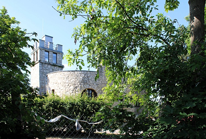 Bismarksturm Traditionsgaststätte am Rand des Saaletals