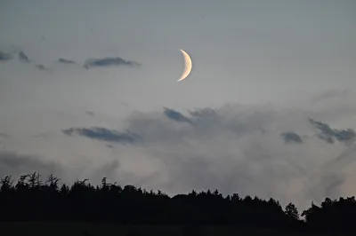 Sichelmond ohne Abendrot