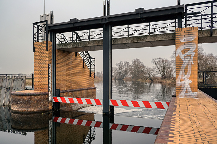 Nadelwehr mit Kahnschleuse bei Gülpe