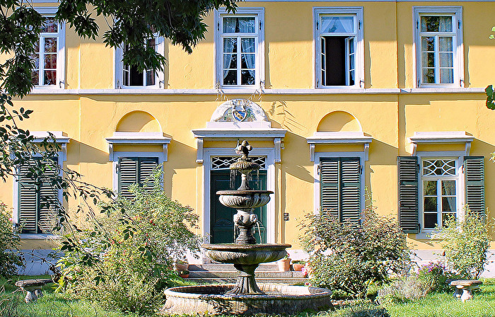 Springbrunnen im Garten