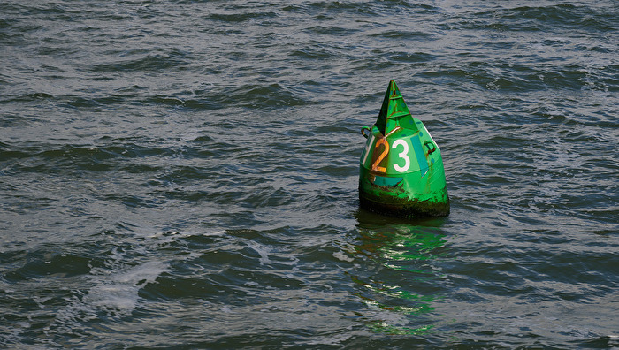 Spierentonne  Backbord Voraus