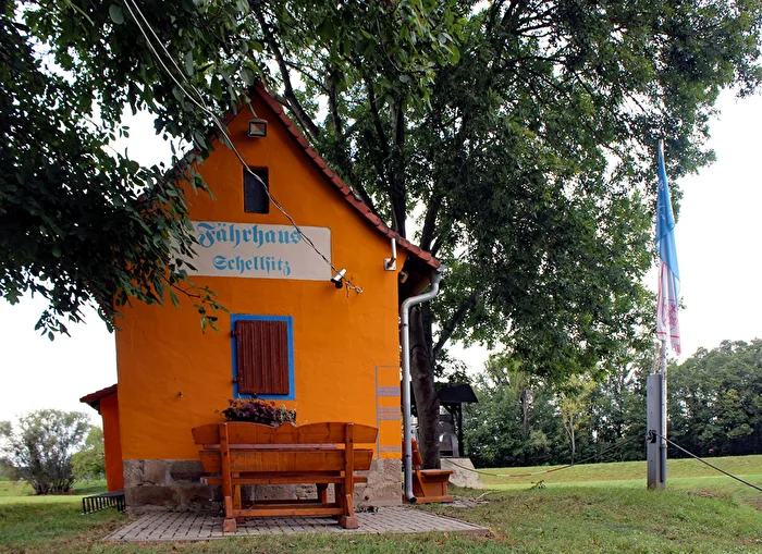 Fährhaus in   Naumburg / Schellsitz
