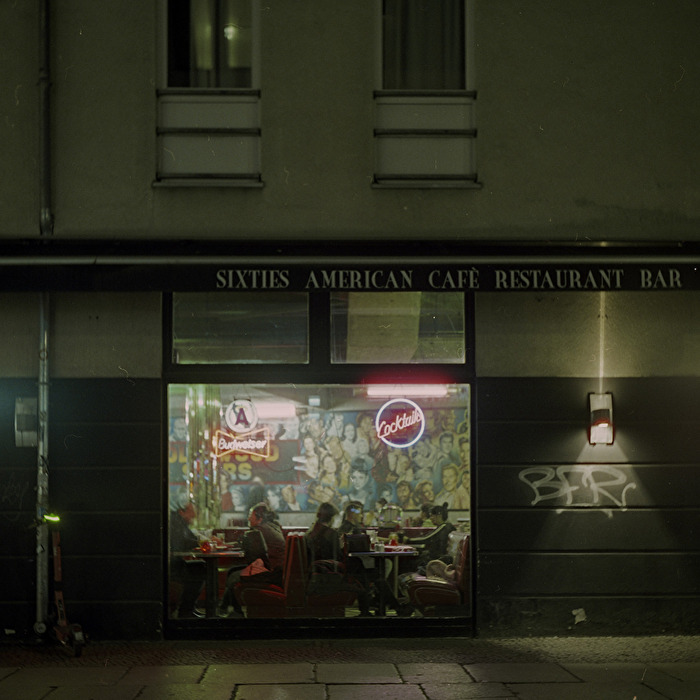 Sixtis Amercan Café
