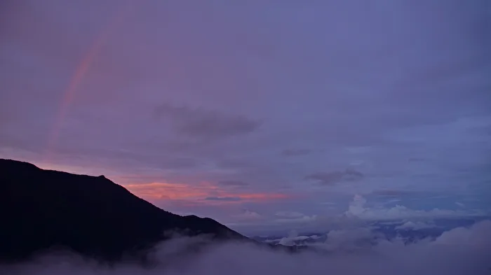 tropischer Sonnenuntergang am Trus Madi
