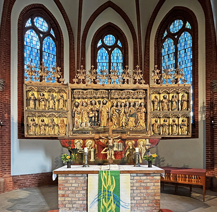 Warnemuende Kirche Altar