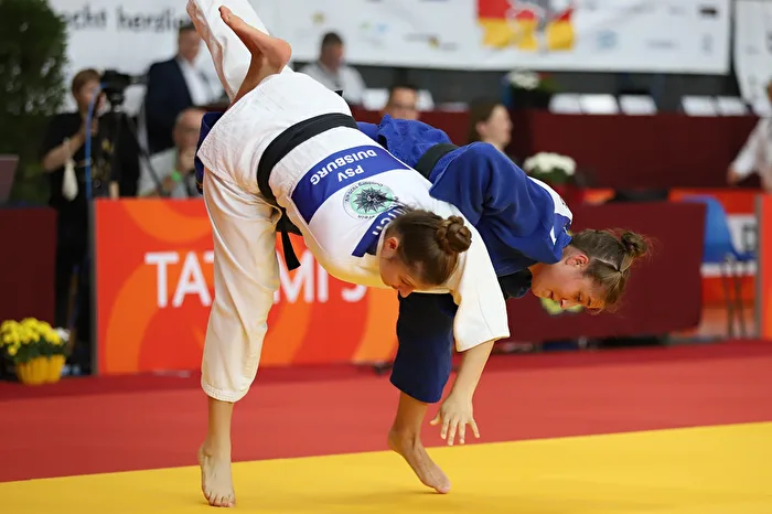 Action auf 2 Beinen