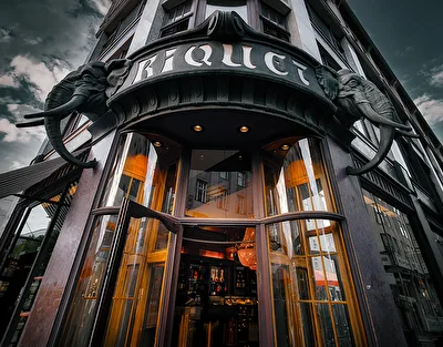 Eingang des Cafe Riquet in der Leiziger Innenstadt