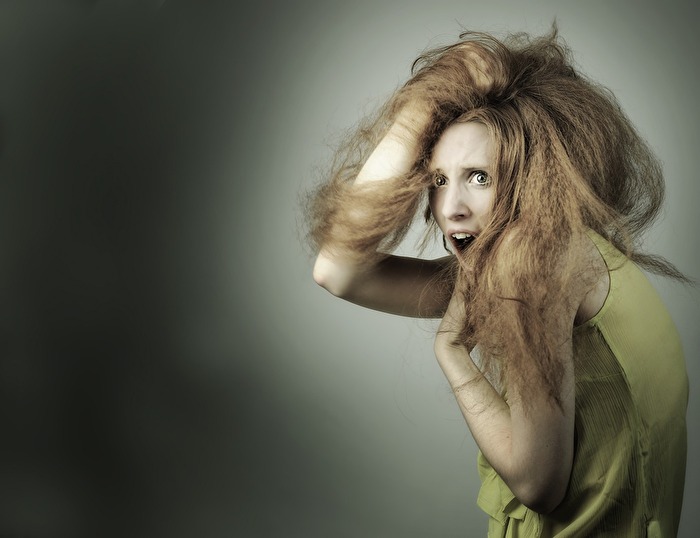 Ü B E R R A S C H U N G