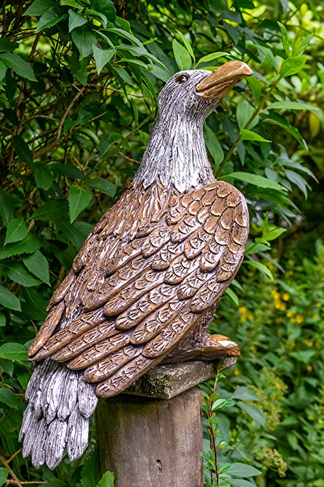 Adler-Gartenfigur