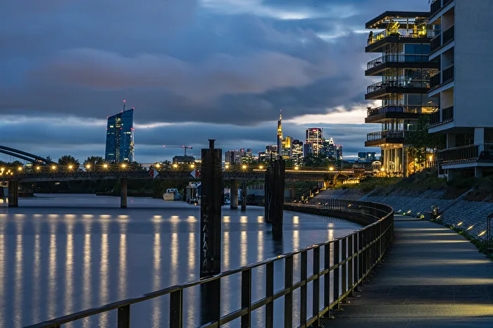 Blaue Stunde am Hafen Offenbach
