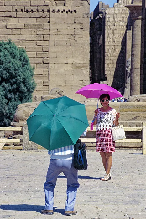 Vor dem Tempel von Karnak ...