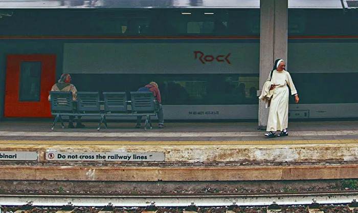 Nonne in Sandalen
