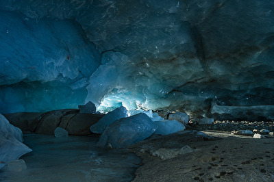 Gletscher-Eisgrotte