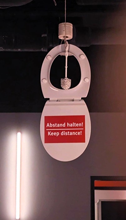 #kunst #klo #wc #abstand #corona #sauber