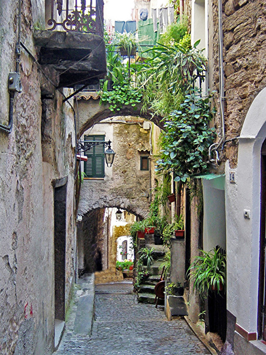 Das mittelalterliche Dorf Rocchetta Nervina