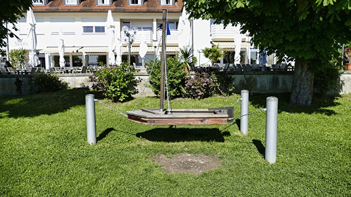 angekettet