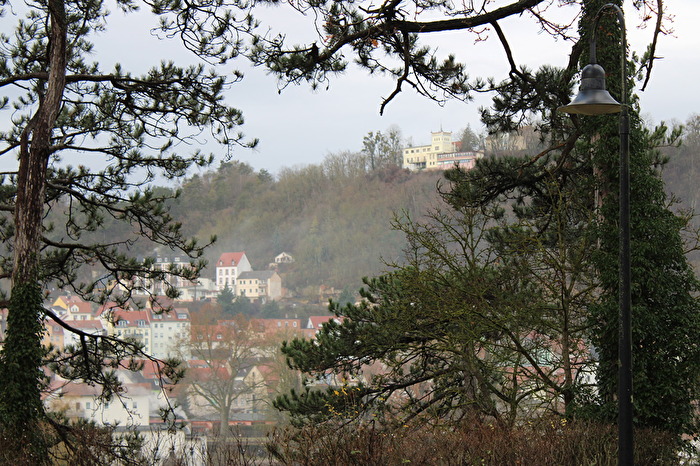 Leichter Nebel im Ort