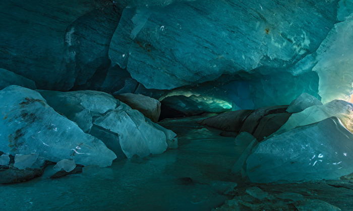 Gletscher-Eisgrotte