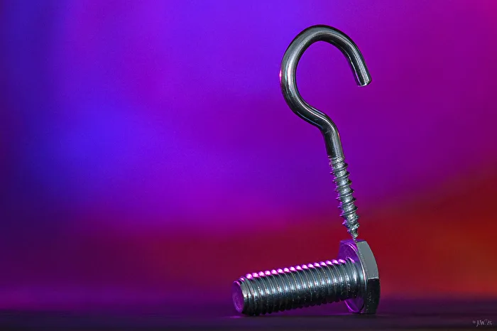 Hook screw on threaded screw