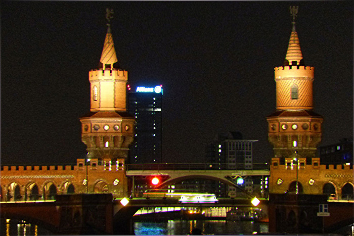 Oberbaumbrücke bei Nacht