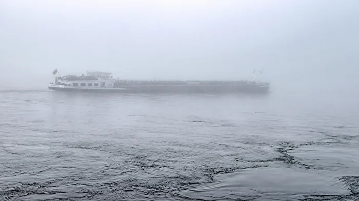 Rhein im Nebel I