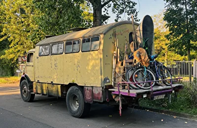 Campingwagen, sogar mit Badewanne...