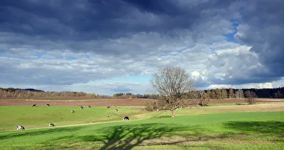 Wolkenstrasse über Land