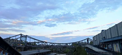 Himmel über der Brücke