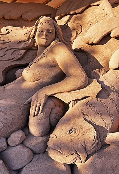 zwei Gesichter aus Sand...