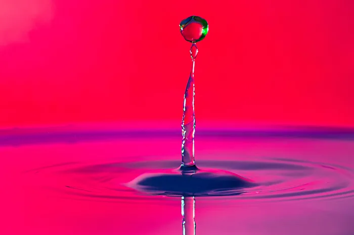 Water column with droplets