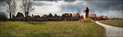 Stadtmauer von Dinkelsbühl mit Bäuerlinsturm.