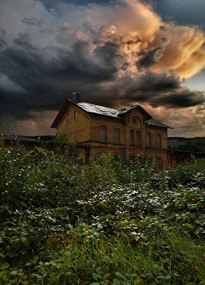 Alter, verlassener Bahnhof in Mittelhessen