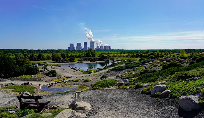 Kraftwerk und Natur