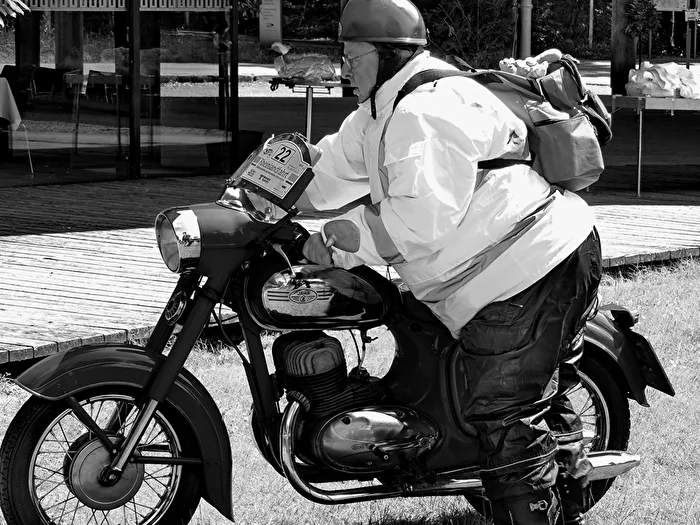 #Monochrom - Aufsteigen zur Rheinlandrundfahrt