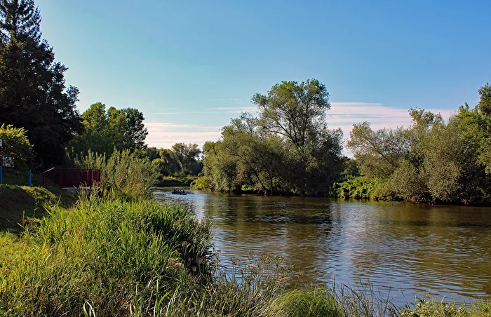 Ein Sommerabend am Fluss