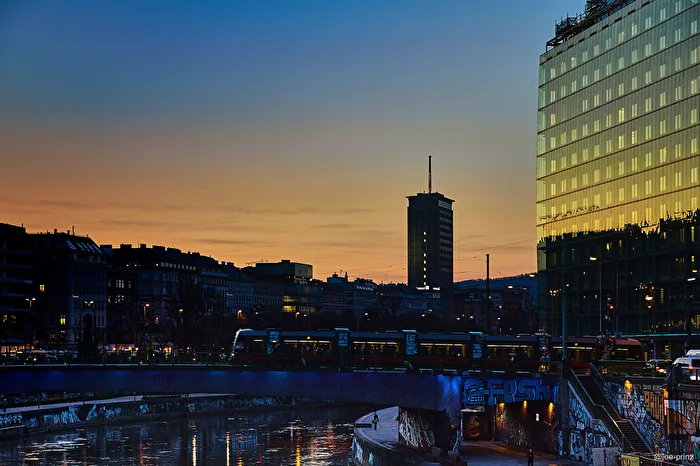 Donaukanal Promenade, Ringturm, Sunset