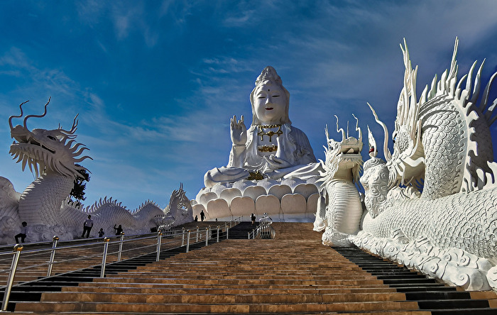 Wat Huay Pla Kang (Chiang Rai Temple)