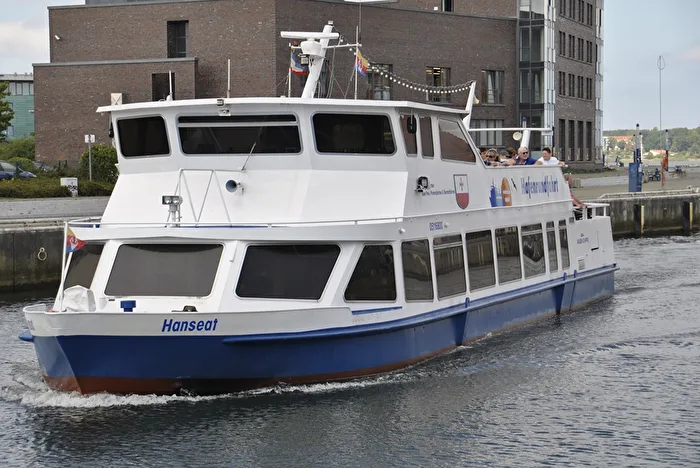 Harbor tour
