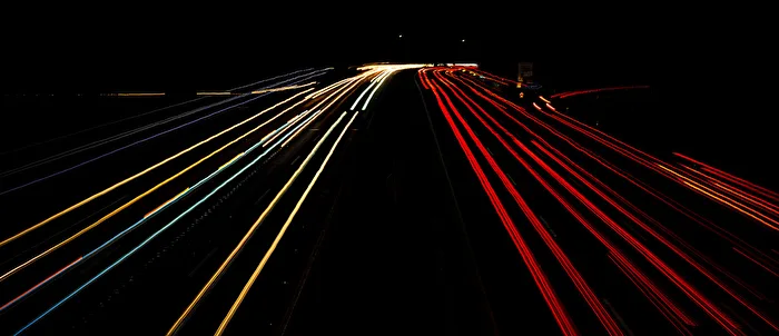 Autobahn bei Nacht
