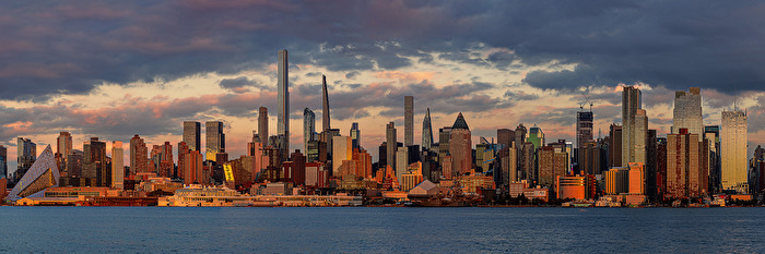Skyline im Abendlicht  ( New York )