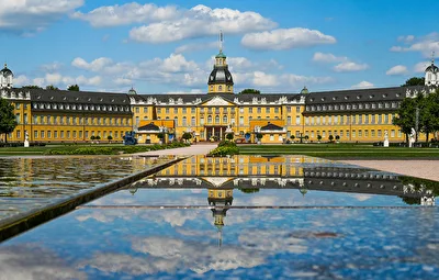 Gespiegeltes Schloss Karlsruhe