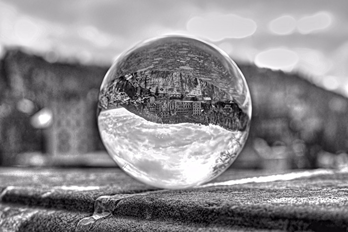 Lensball