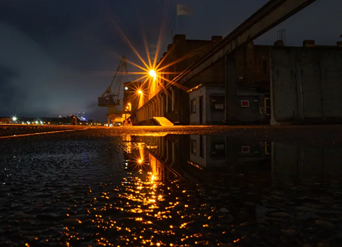 Spiegelung im Rheinhafen