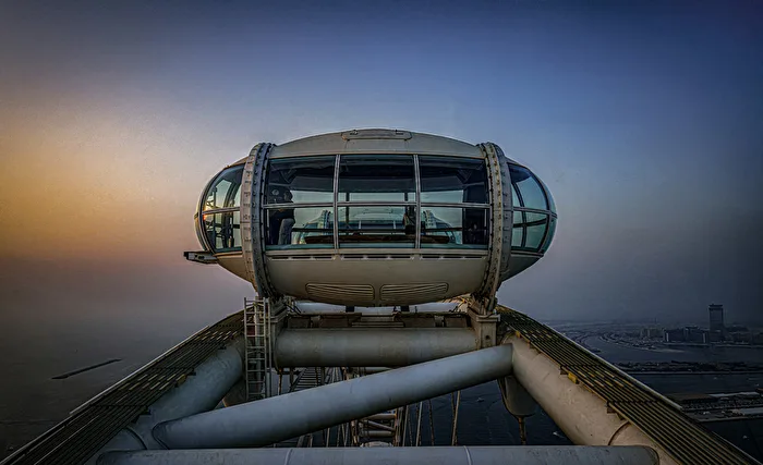 Giant (Wheel)-Football at dizzying heights