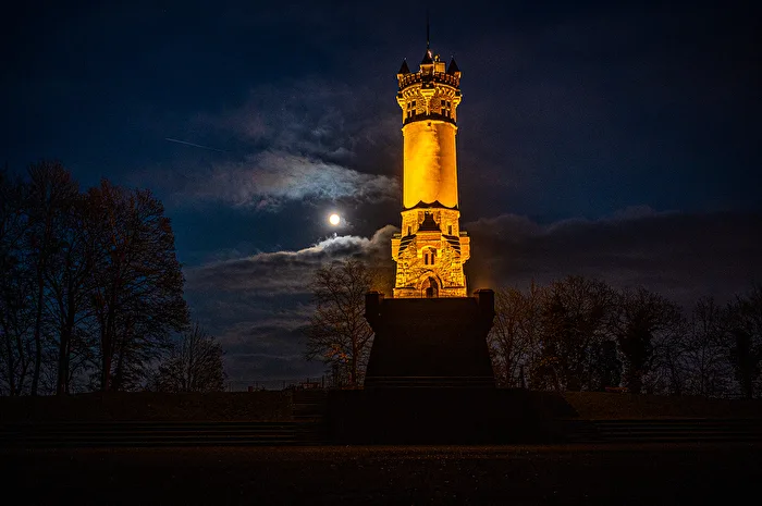 Turm bei Nacht