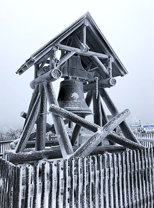Friedensglocke Fichtelberg Eis